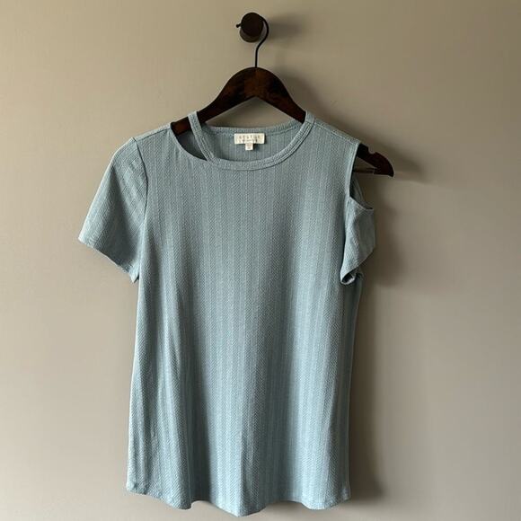 STAUS BY CHENAULT EDGY CUT OUT COLD SHOULDER RIBBED SHIRT SLEEVE TEE - Picture 1 of 8